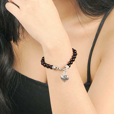Silver bead bracelet, bali lobster clasp. Onyx round bead 8 mm with heart bali charm