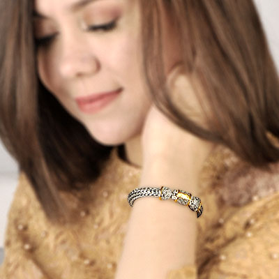 Gold & Silver bracelet, scale dragon chain round 6mm, spring lock with 18K gold hammer motif and white topaz pave stones