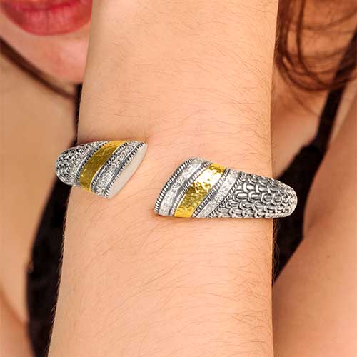 Gold & Silver bracelet, scale dragon chain round 6mm, spring lock with 18K gold hammer motif and white topaz pave stones