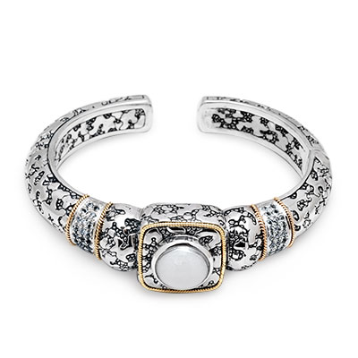 Gold & Silver bracelet kick cuff with Balinese Jawan setting with plaster motif. Set with White Mabe round
